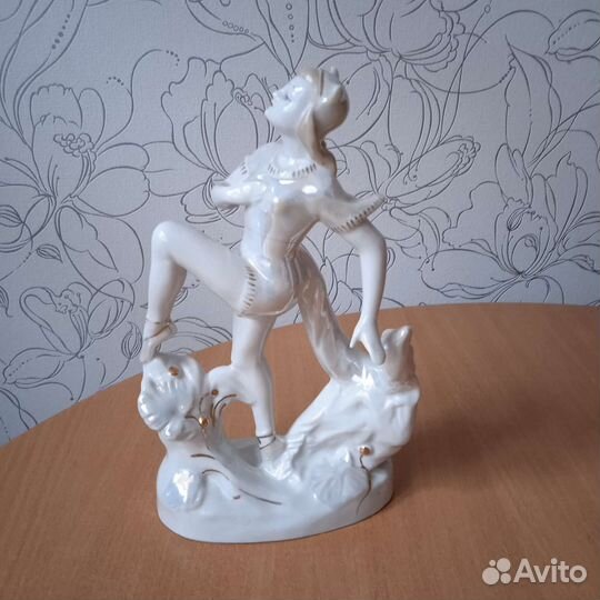 Фарфоровые статуэтки