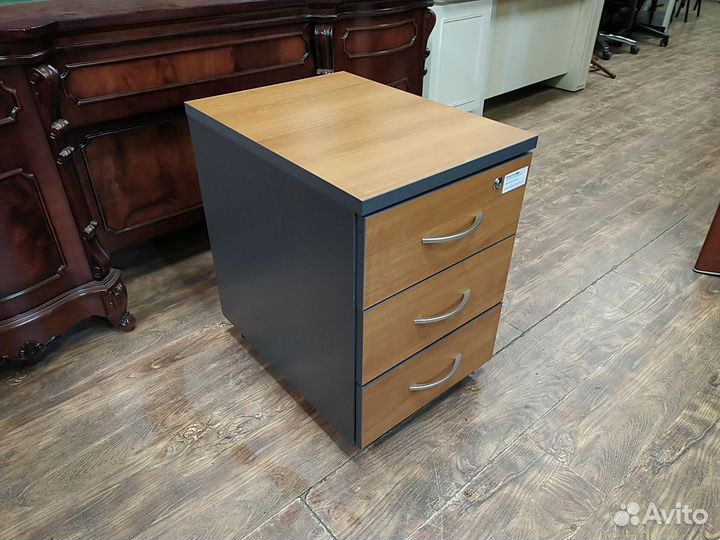 Тумба подкатная 3 ящ. б/у 42х58х62 09243-лтс