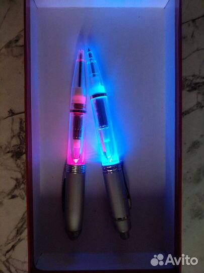 Шариковая ручка с подсветкой