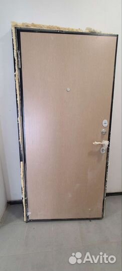 Дверь входная металлическая бу