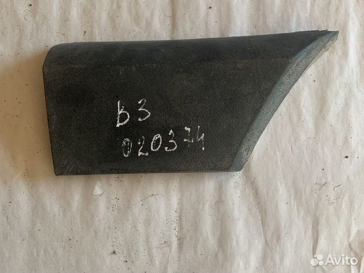 Молдинг переднего правого крыла для VW Passat (B3