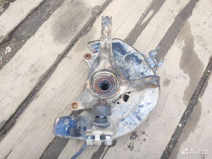 Кулак поворотный правый Toyota Alphard