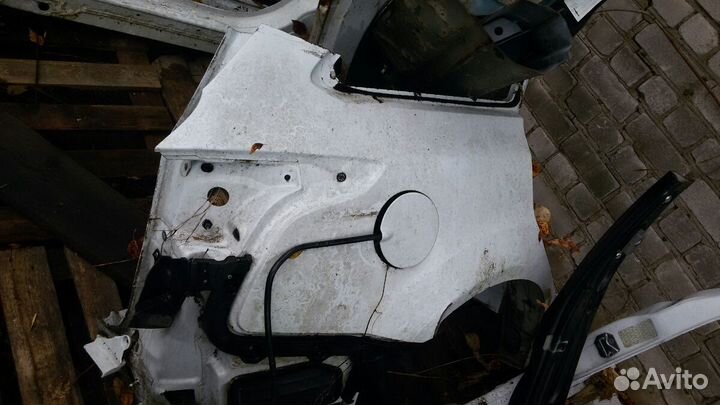 Крыло заднее правое четверть Ford Focus 3 универса