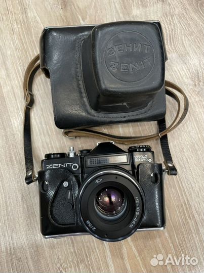 Плёночный фотоаппарат Zenit EM + Helios 44-M