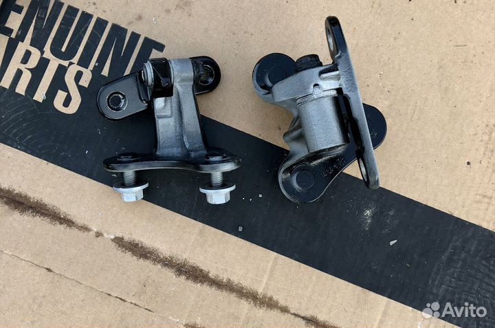 Петли передней левой двери W167 X167 V167