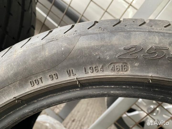 Pirelli P Zero 255/40 R19 100Y