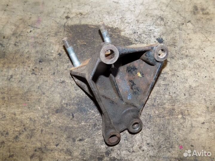 Кронштейн двигателя правый RIO 2011-2017