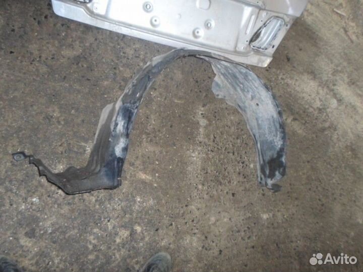 Подкрылок передний левый Nissan Almera N16 2000-20