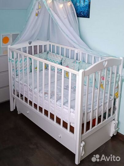 Детская кроватка с маятником и Матрасом