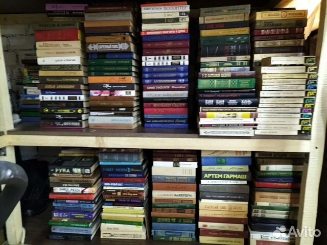 Книги разные и много