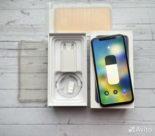 iPhone X, 64 ГБ