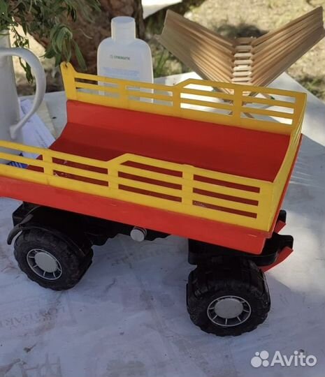 Детский трактор с прицепом