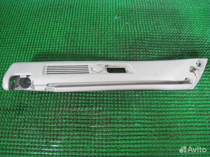 Держатель полки багажника левый Lexus RX300 (MCU3