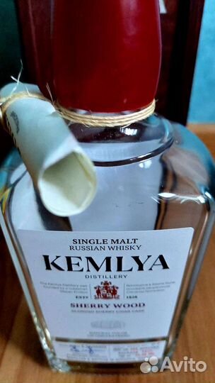 Бутылка с коробкой из-под виски Кемля