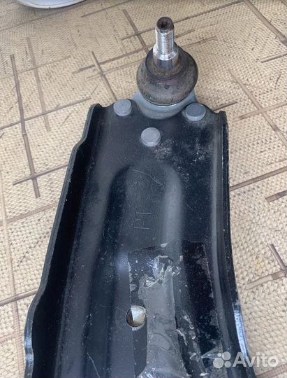 Оригинальный рычаг передний правый renault megane