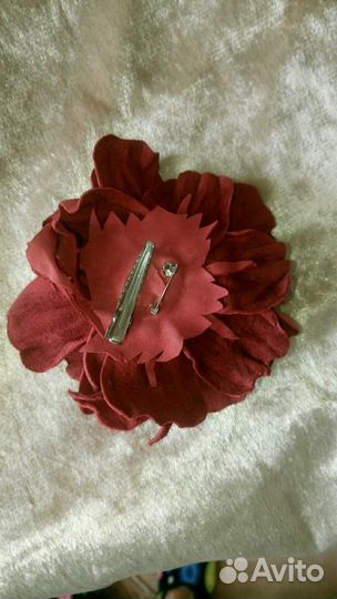 Заколка, брошь