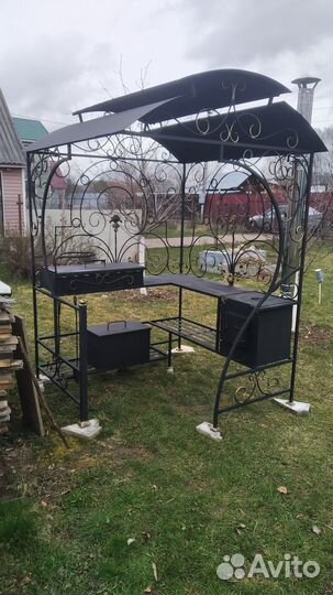 Кованый мангал с крышей