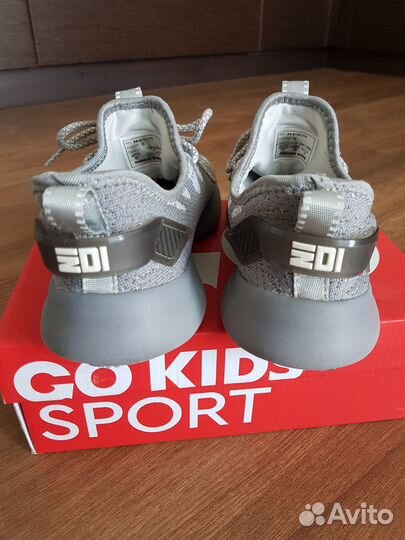 Кроссовки для девочки