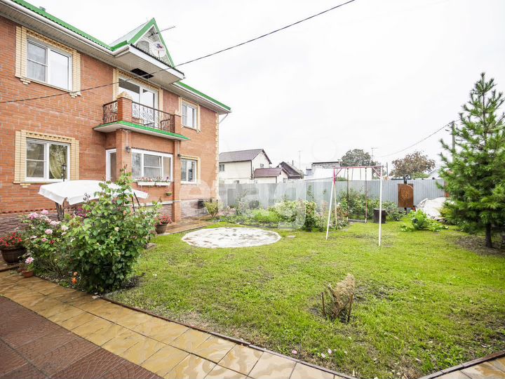 Коттедж 200 м² на участке 5 сот.