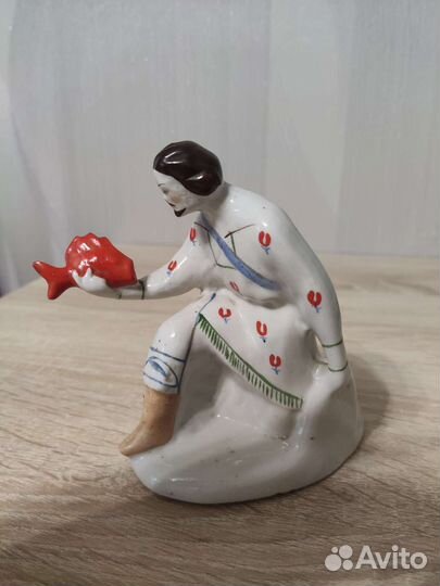 Статуэтка фарфор 