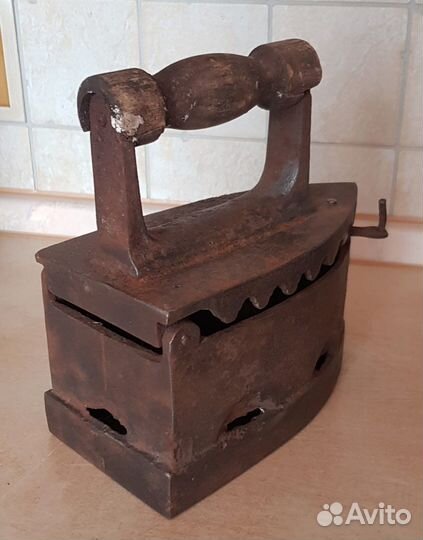 Утюг старинный