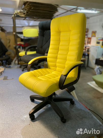 Офисное кресло