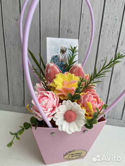 Композиция из цветов (мыло ручной работы)