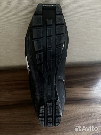 Продам лыжные ботинки