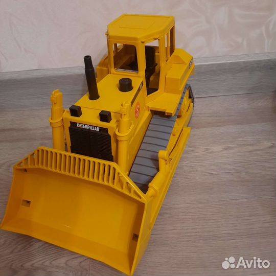 Бульдозер игрушка