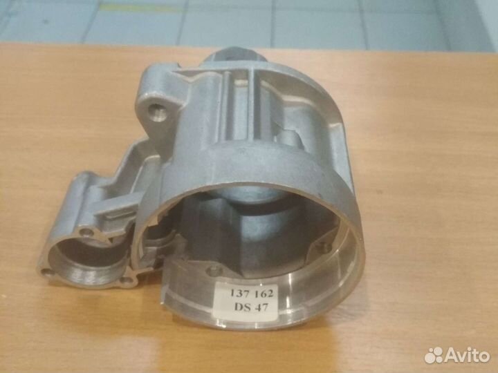 Крышка стартера передняя Мерседес 601 602 мотор