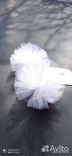 Белые банты