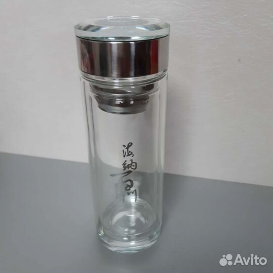 Бутылка стеклянная в подарочной коробке