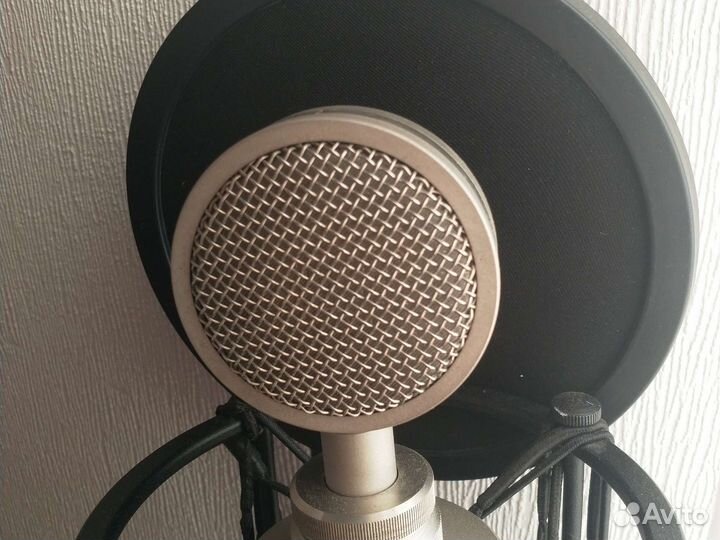 Микрофон Октава мкл 5000 в деревянном футляре