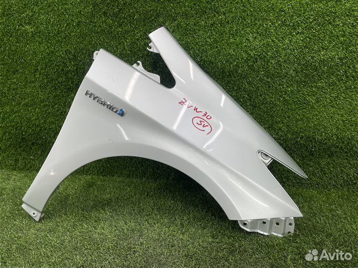 Крыло переднее правое Toyota Prius ZVW30 2zrfxe
