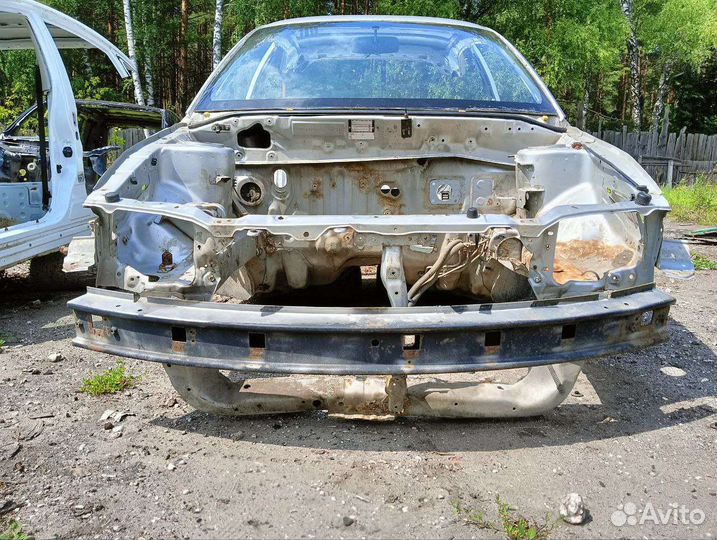 Передняя часть кузова Mitsubishi carisma