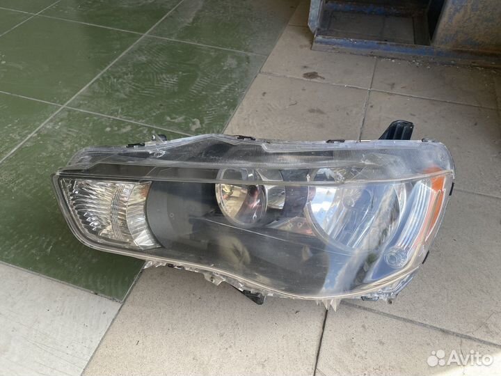 Фара левая mitsubishi outlander XL 2010 год