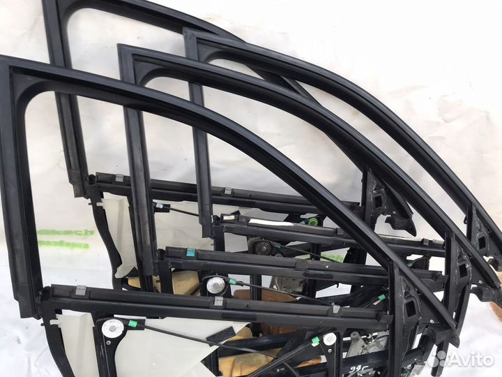Рамка передняя правая Audi A4 B5 стеклоподъемник