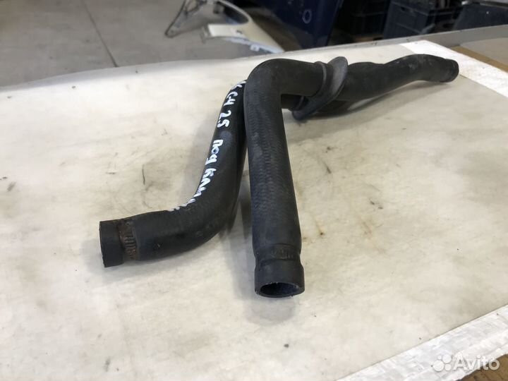 Патрубок отопителя на Audi A6 C4 2.5 TDI