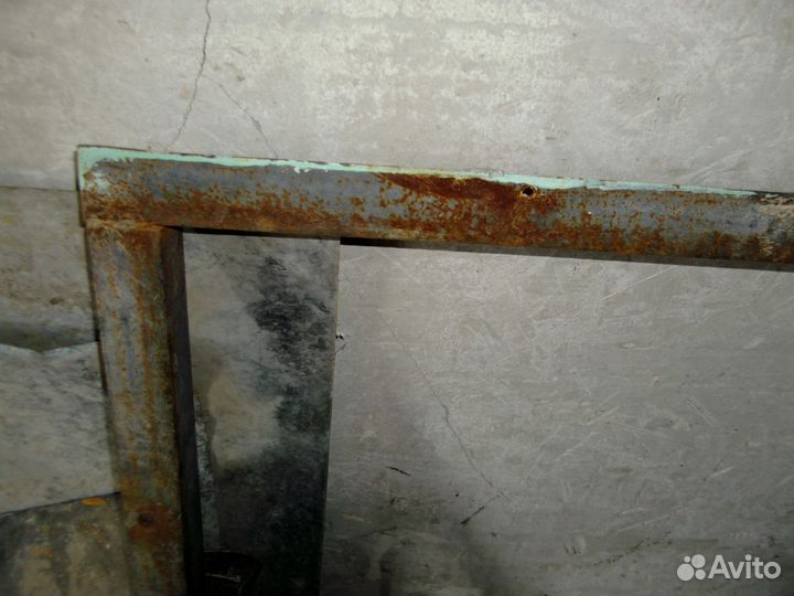 Металлическая дверь