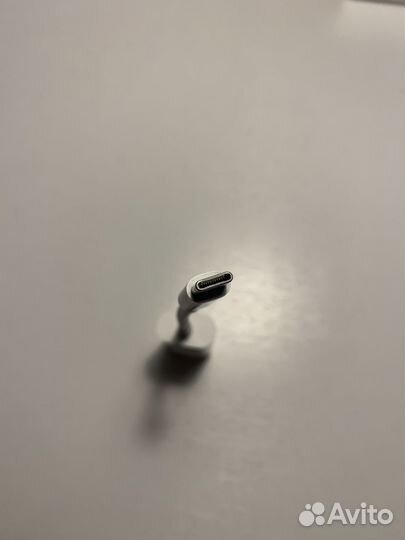 Thunderbolt 2 to Thunderbolt 3 Adapter