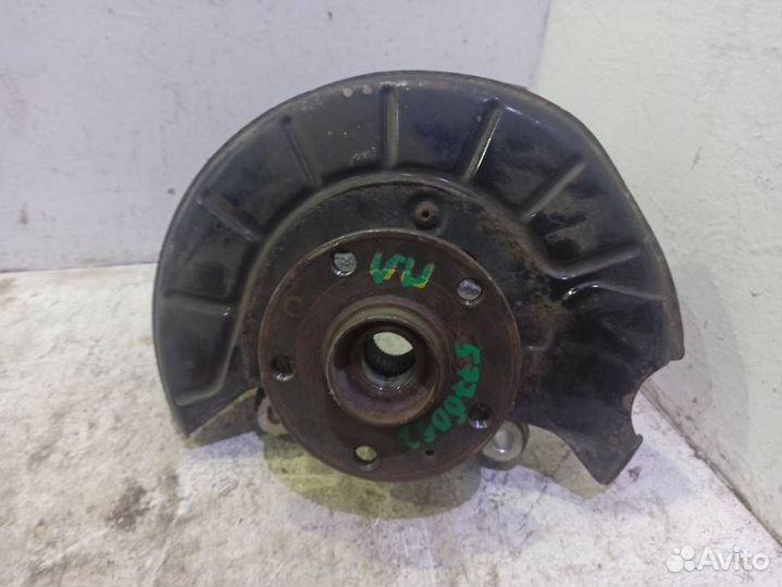 Кулак передний левый