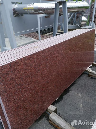 Гранит красный полоса 820х2990х30мм