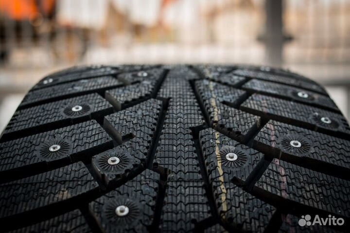 Pirelli Ice Zero 275/45 R21