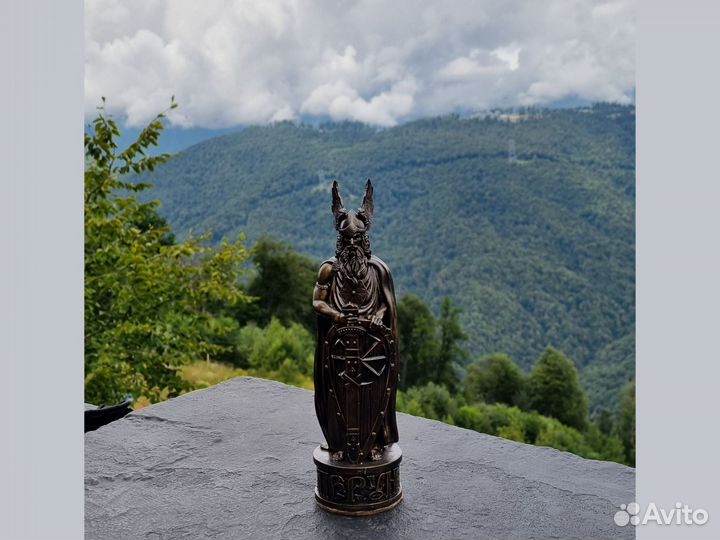 Громовержец (кабинетная статуэтка )