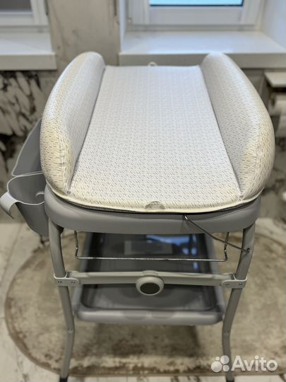 Пеленальный столик Chicco Cuddle с ванночкой