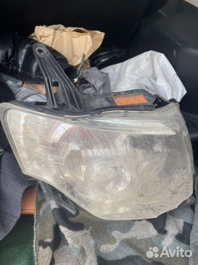 Фара mitsubishi pajero 4 правая на запчасти