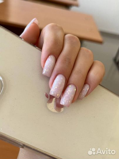 Модель на маникюр