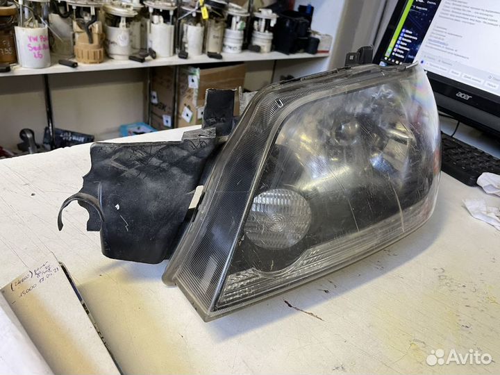 Фара левая Mitsubishi Outlander CU 2001-2008