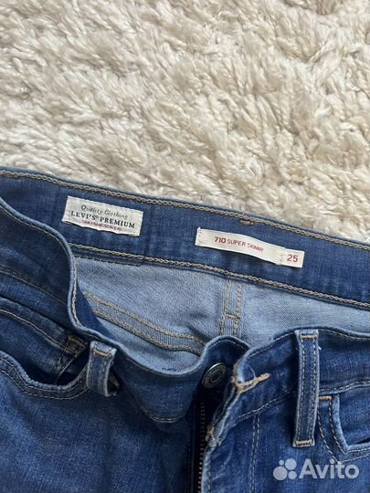 Джинсы levis 710