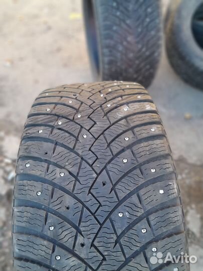 Nokian Tyres Hakkapeliitta 2 255/40 R19 32Q